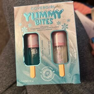 COVERGIRL Clean Fresh Yummy Plumper Gloss - Blue Packaging